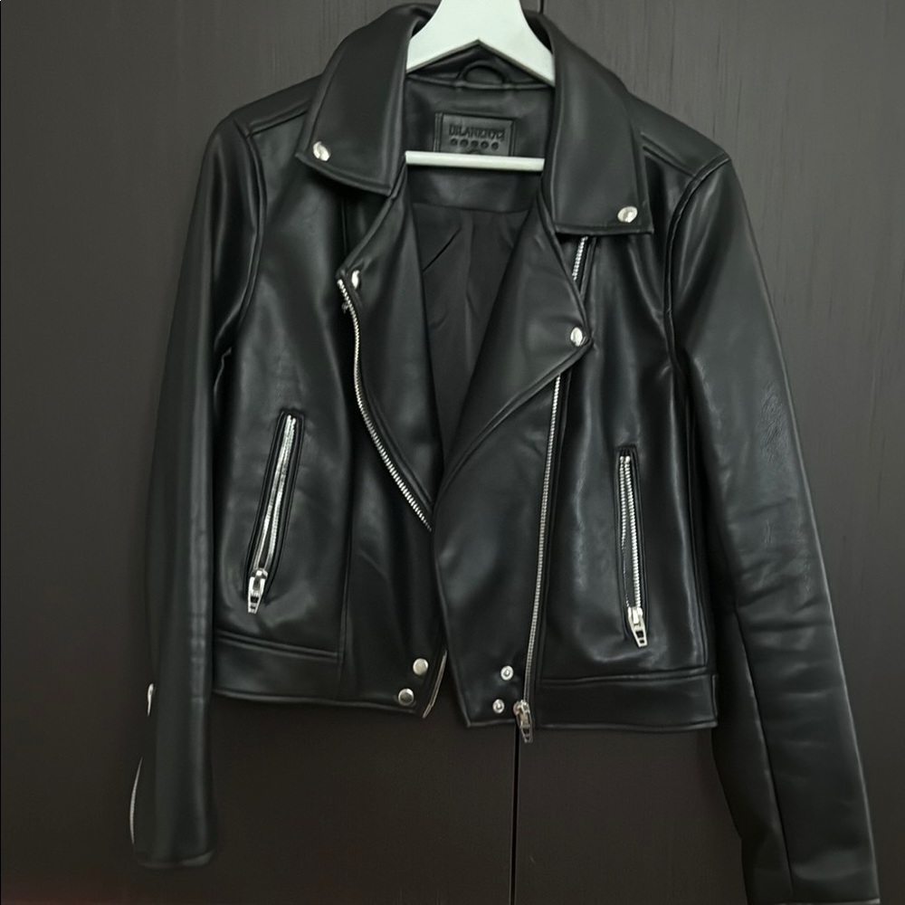 Women’s cropped faux leather jacket